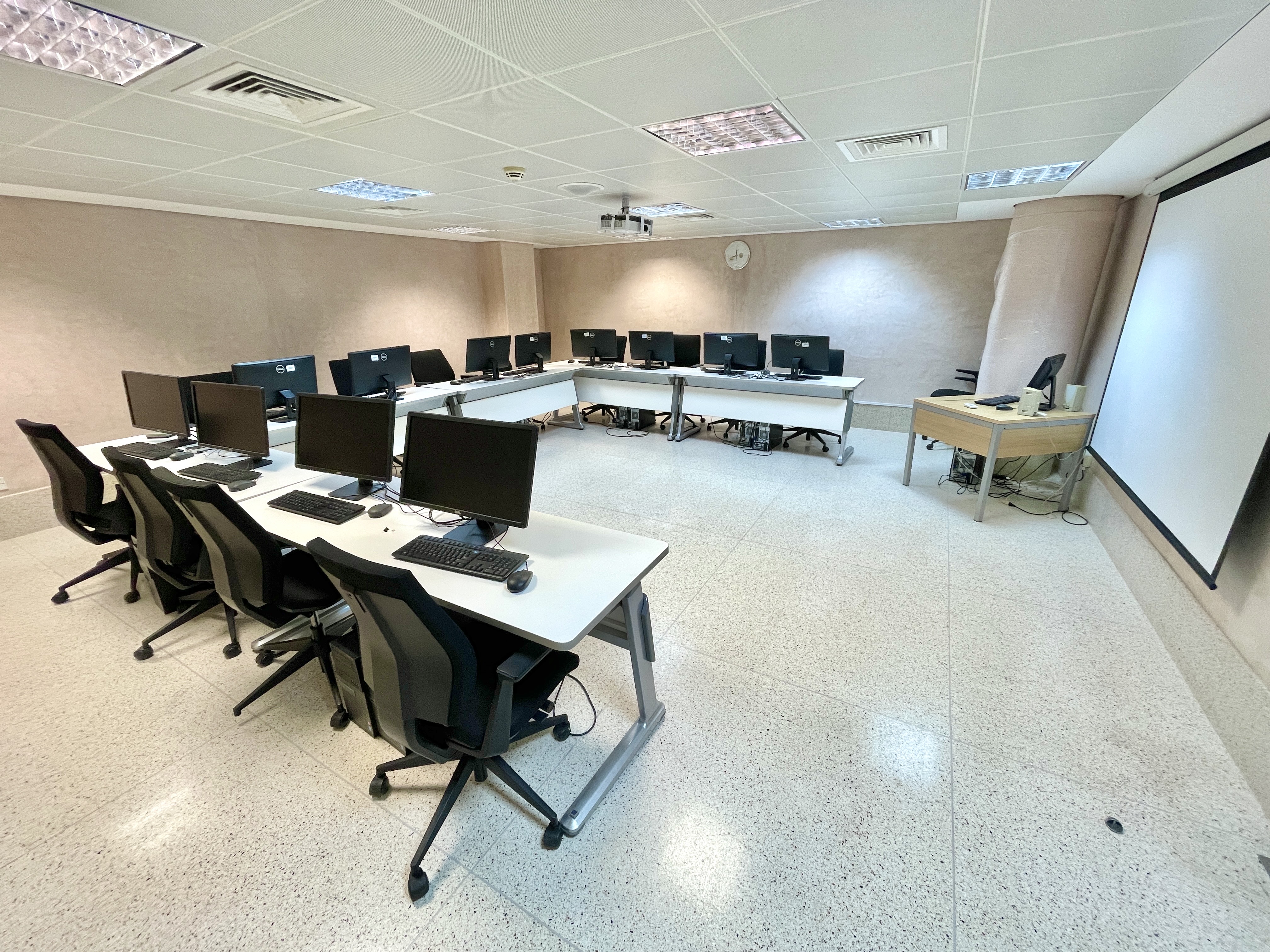 Space Availability - Computer Lab (B02) - SQU Booking - Sultan Qaboos ...