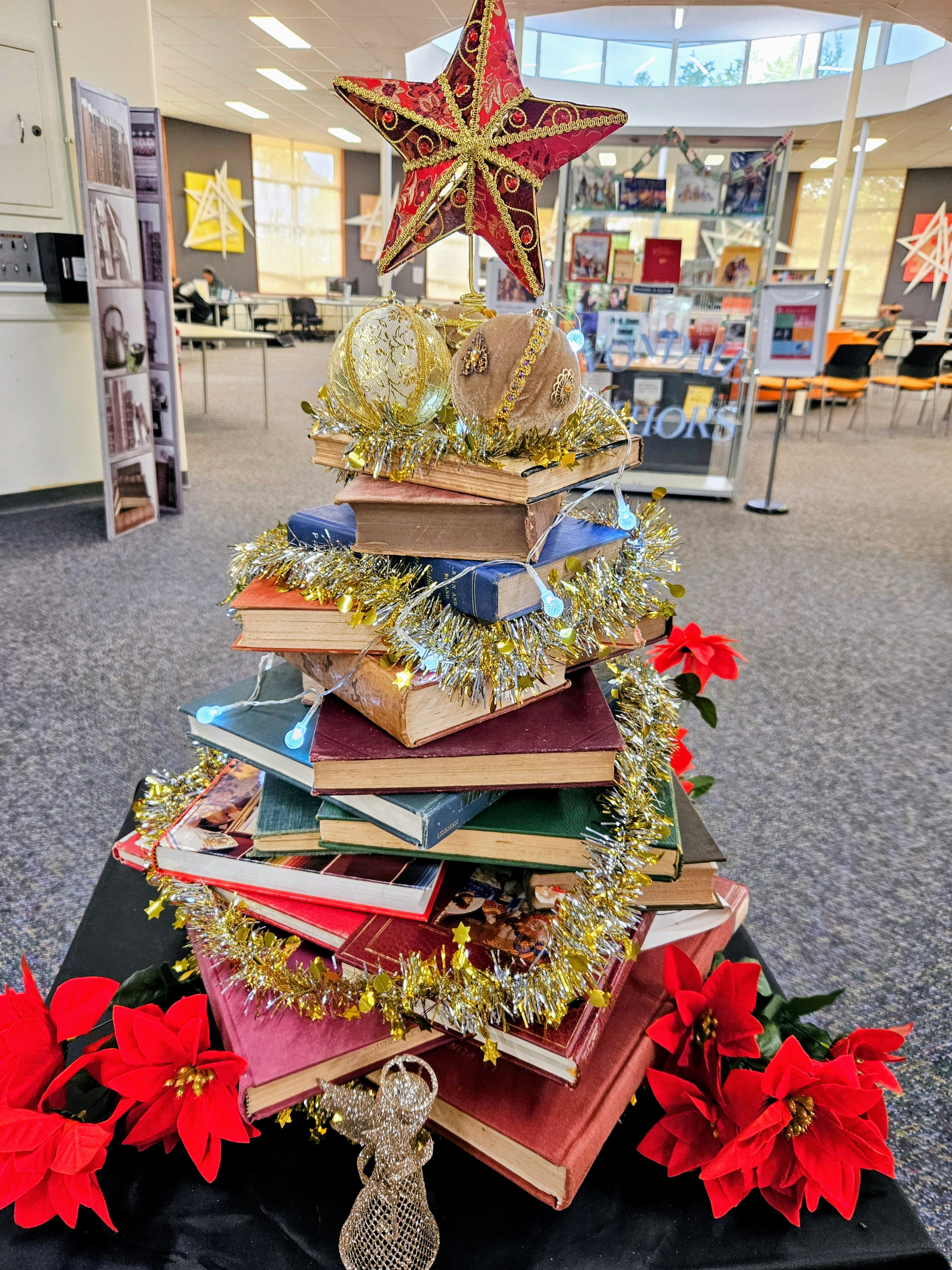 Merry Bookmas - Virtual Library Displays - LibGuides at Avondale University